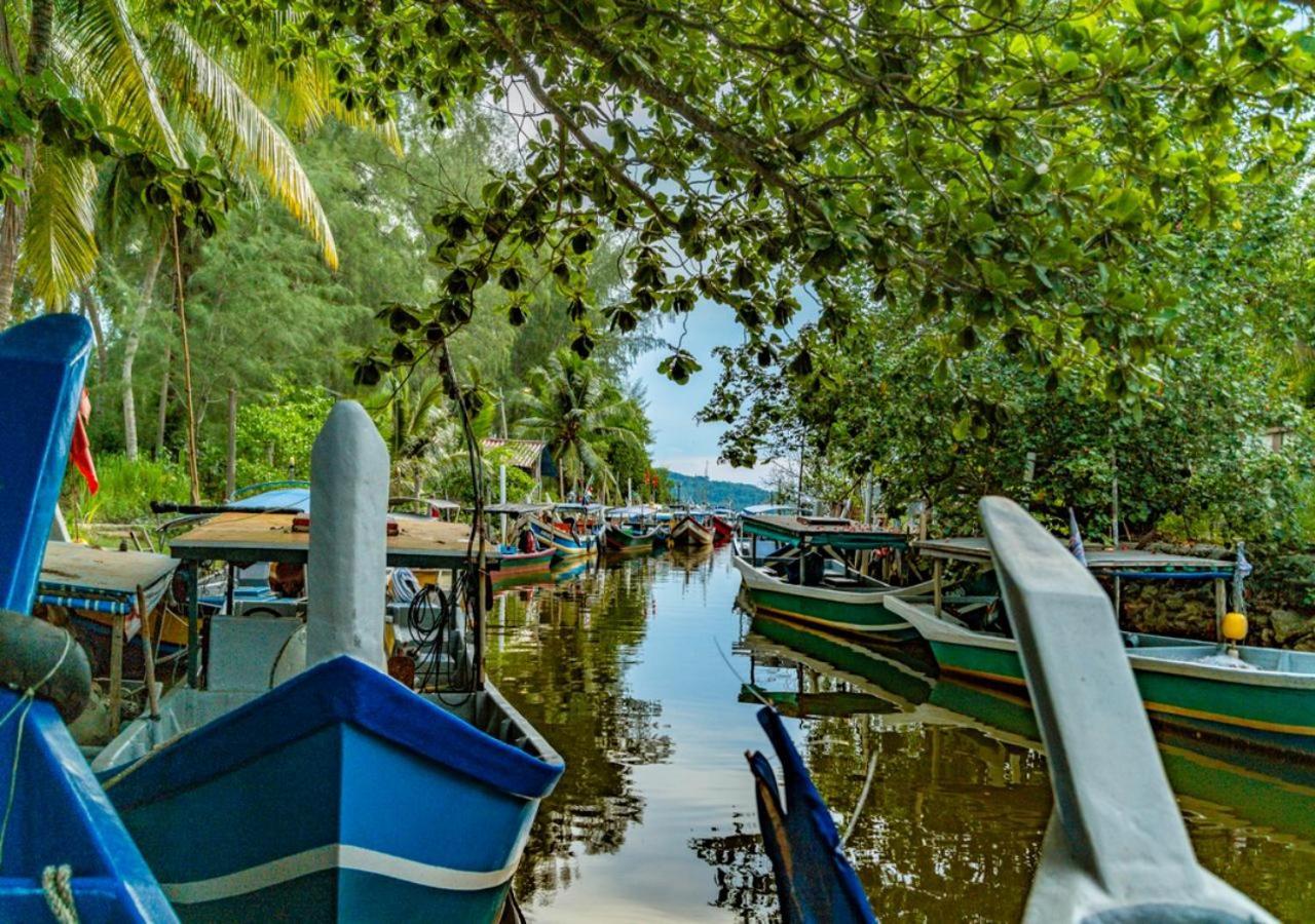 Pelangi Beach Resort&Spa, Langkawi Zewnętrze zdjęcie Boats at the jetty