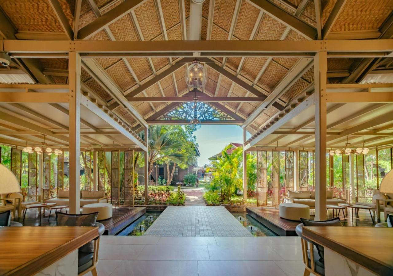 Pelangi Beach Resort&Spa, Langkawi Zewnętrze zdjęcie The interior of the hotel