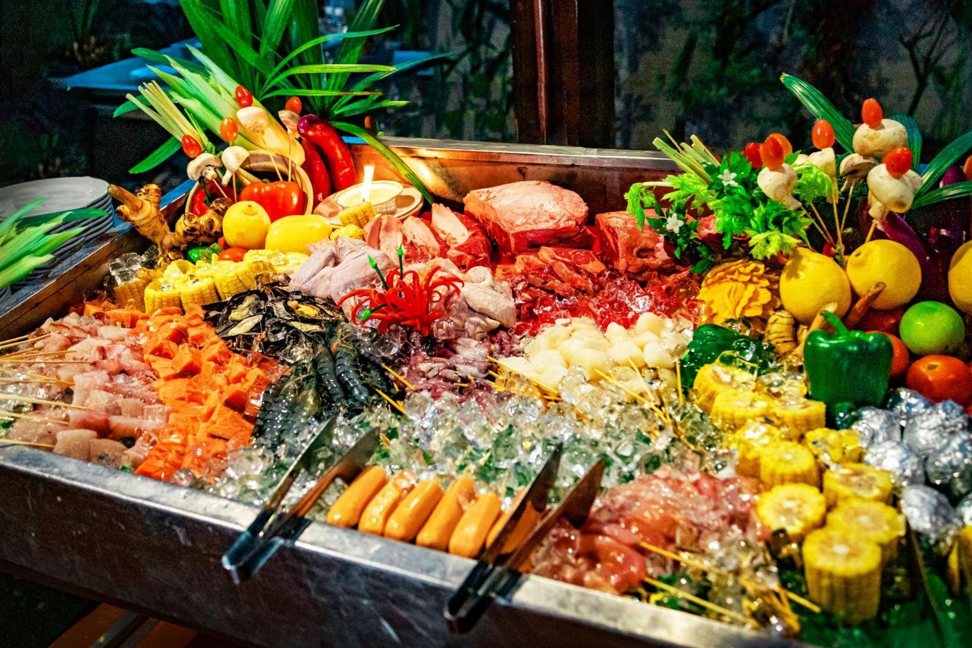 Pelangi Beach Resort&Spa, Langkawi Zewnętrze zdjęcie A seafood salad bar
