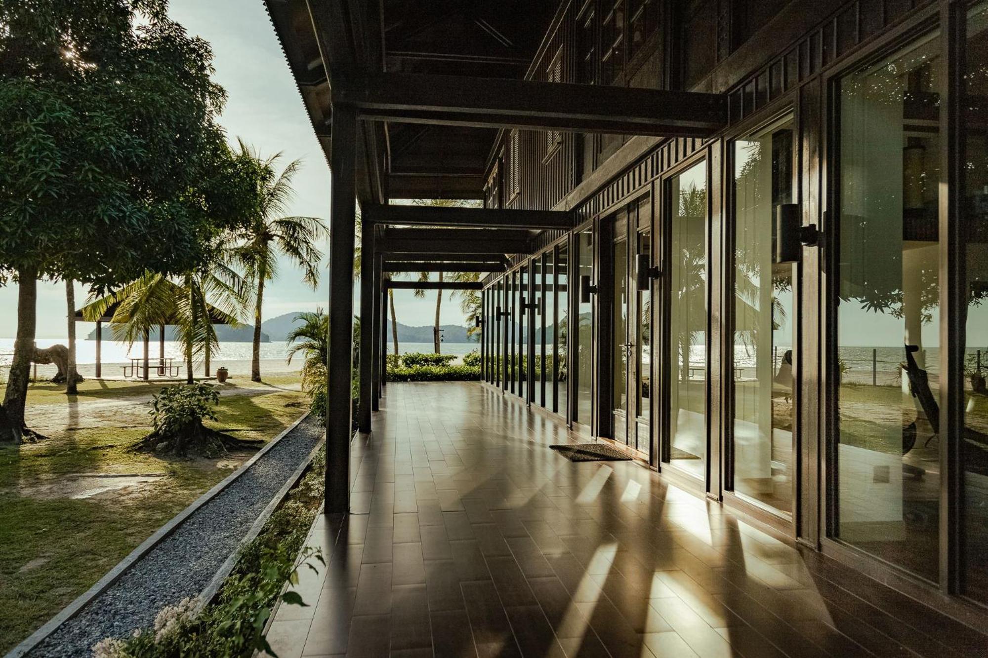 Pelangi Beach Resort&Spa, Langkawi Zewnętrze zdjęcie The interior of the resort